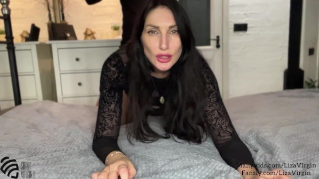 Брюнетка Лиза Liza Virgin  захотела трахаться