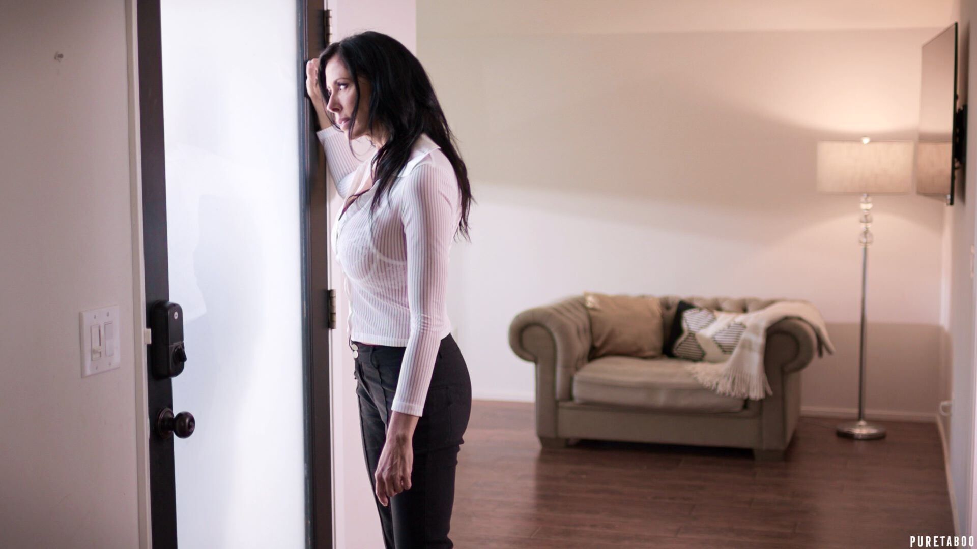 Сисястая  зрелая милфа круто  долбится