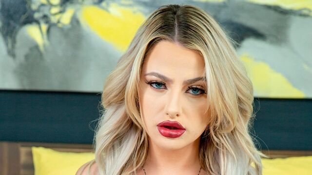 Блондиночка  Хармони  Harmony Rivers на здоровом  хуе