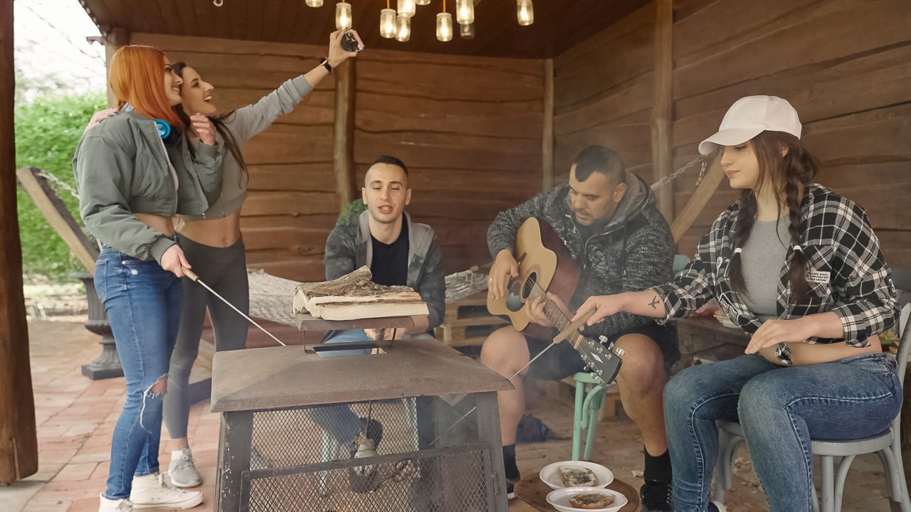 Отдых на природе и секс с рыжей милашкой