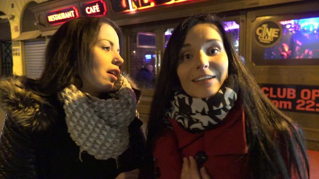 Немного полненькая темноволосая телка подалась на уговоры пикапера и переспала с ним