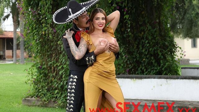 Секс на природе с грудастой милфой