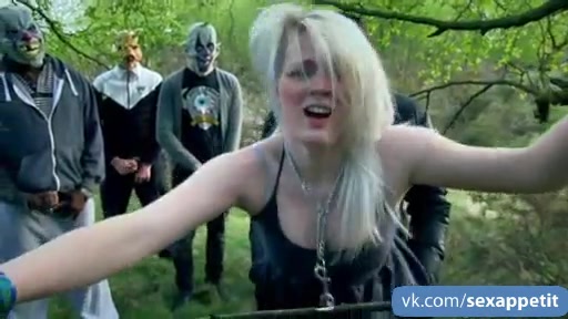Он привел ее к  друзьям - вурдалакам, упырям