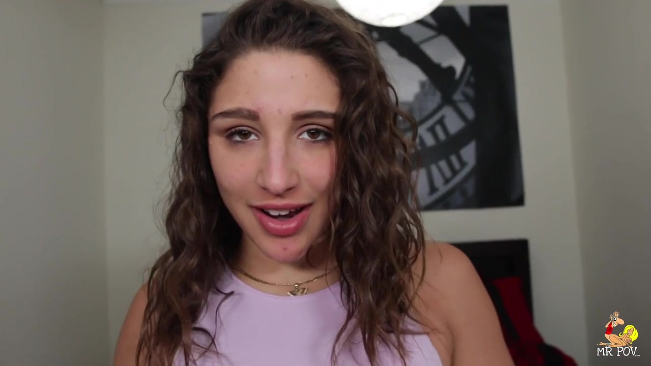 Брюнетку от первого лица член очень неплохо трахает