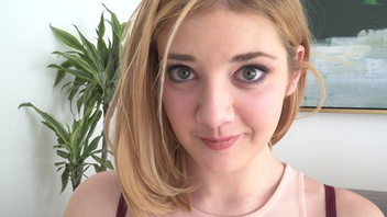 Лена Андерсон - высокая красотка, которая только что вошла в индустрию