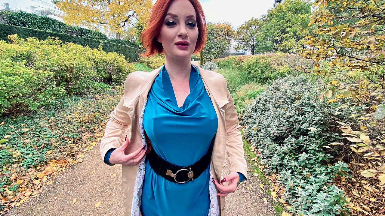 Рыжая  пышногрудая мама Зара ДуРоуз (Zara DuRose) хочет мужика