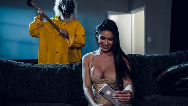 Сучечки решили повеселиться поздно ночью пока не кто ни видит