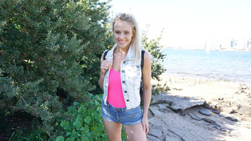 Познакомился с девушкой на улице пригласил домой и трахнул ее во всех позах