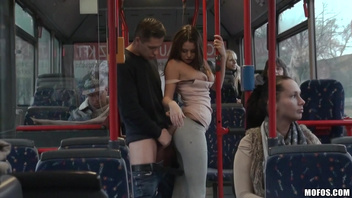 Ирина Си (Irina C) ебётся в автобусе среди пассажиров