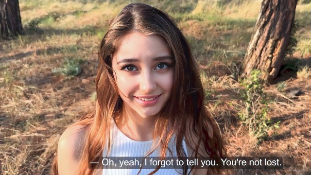 Секс парня с милой девахой на природе