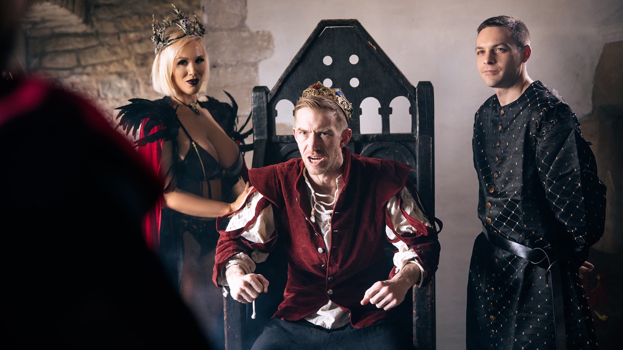 Король долбит грудастую, порно пародия