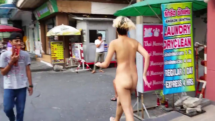 Голая красава