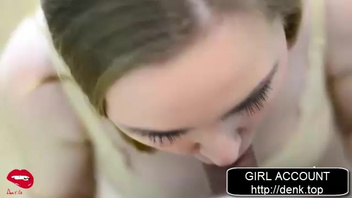 Молоденькая блондинка сосёт сладко член